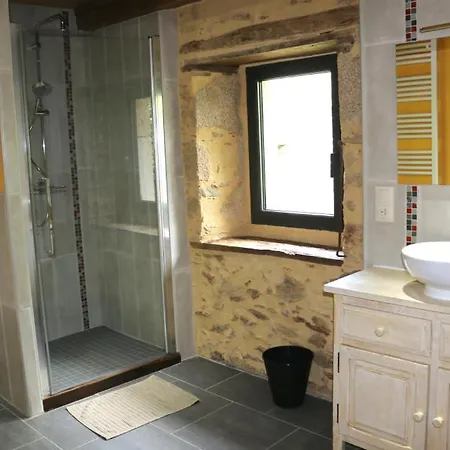 Spacieuse Dans Maison De Caractere, Au Calme, Avec Belle Vue *