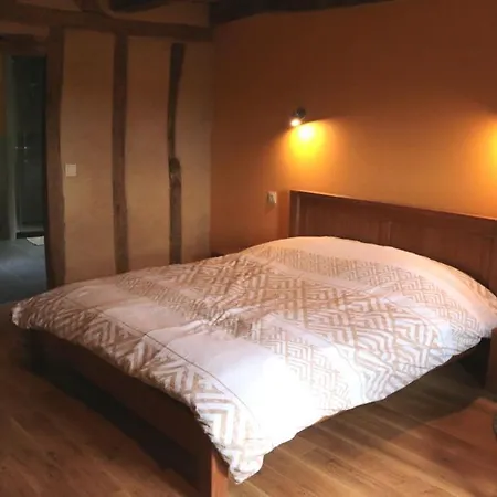 Spacieuse Dans Maison De Caractere, Au Calme, Avec Belle Vue * Saint-Cirgues (Lot)