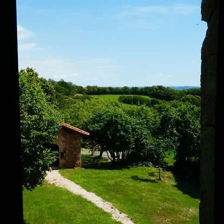 Bed and breakfast Spacieuse Dans Maison De Caractere, Au Calme, Avec Belle Vue *