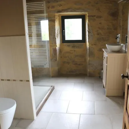 Bed and breakfast Spacieuse Dans Maison De Caractere, Au Calme, Avec Belle Vue *