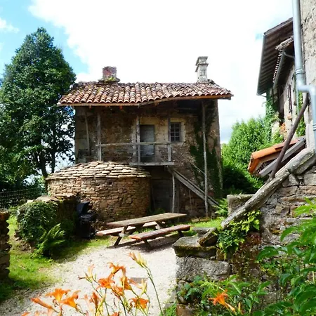Spacieuse Dans Maison De Caractere, Au Calme, Avec Belle Vue